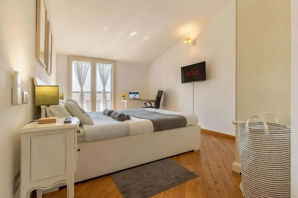 Unique & Strategic Flat, 50M From M4 Station Daire Milano