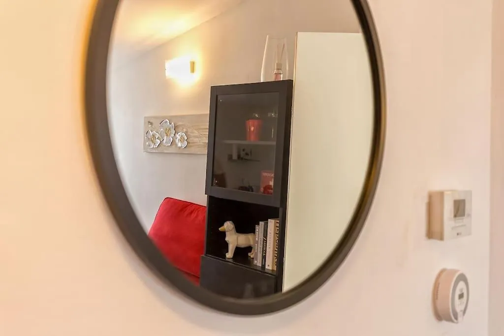 Unique & Strategic Flat, 50M From M4 Station Daire Milano 0*,